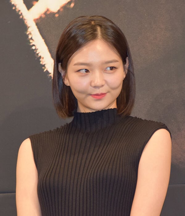Esom: The Multifaceted South Korean Actress and Her Intriguing Life Story